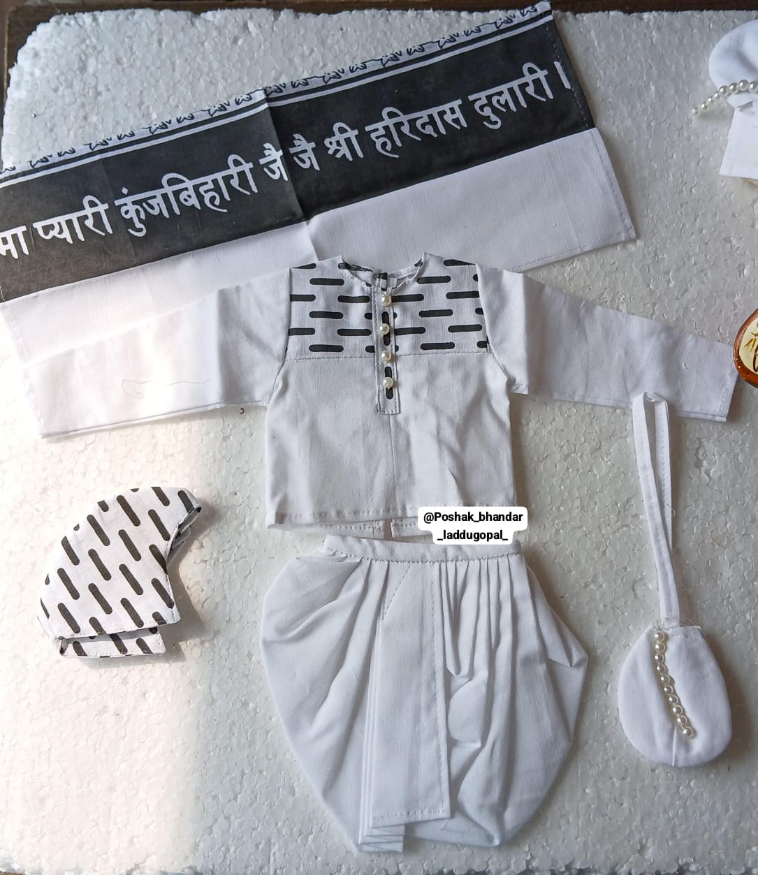 Haridas ji murti and dresses