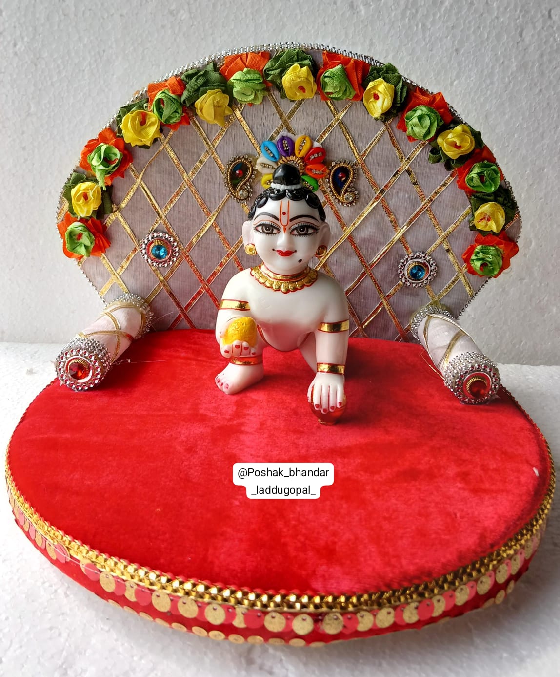 Handcrafted singhasan