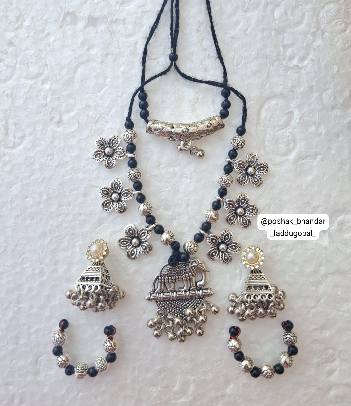 Black metal jewellery set