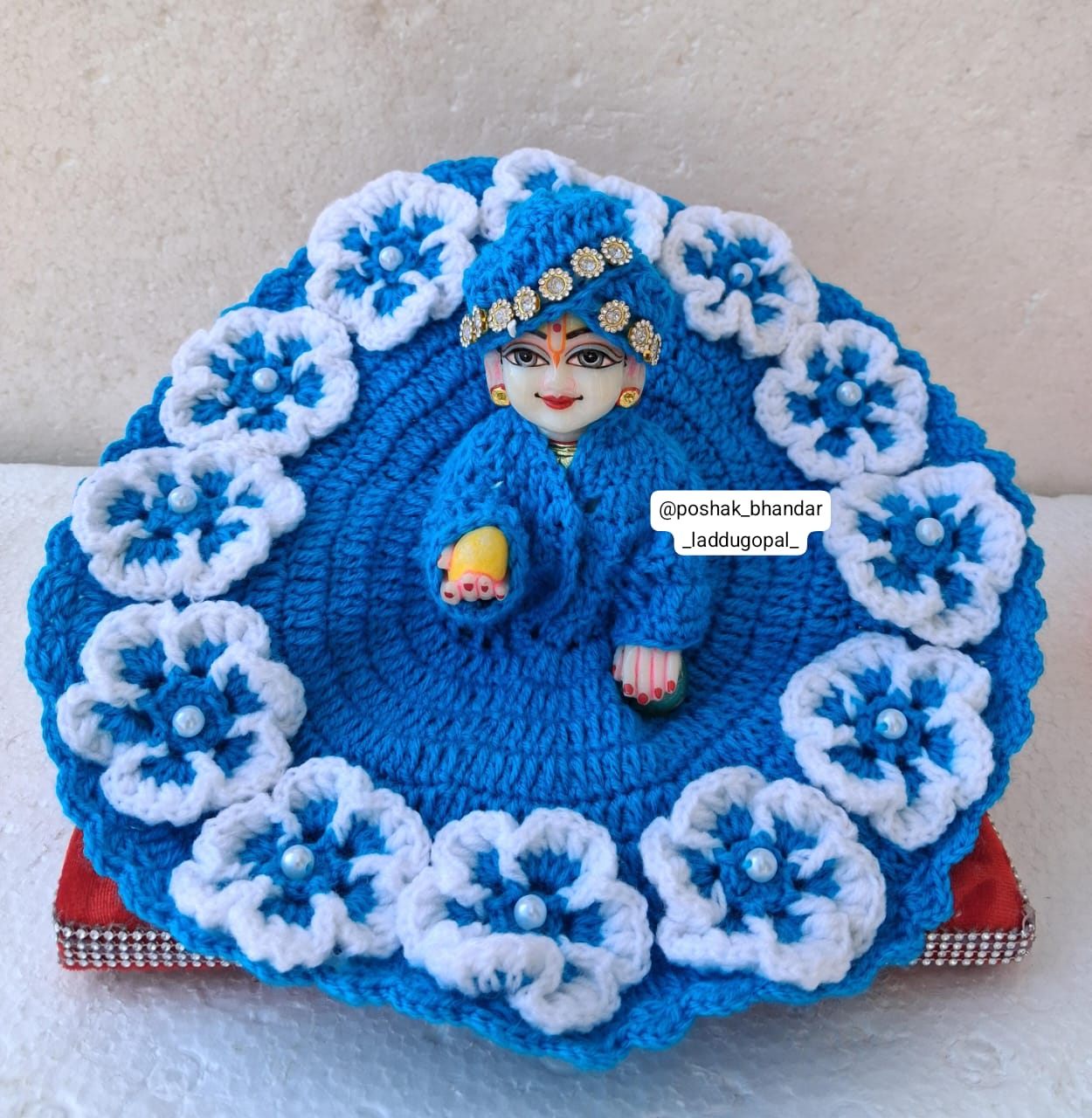 Woolen dress with pagdi look cap