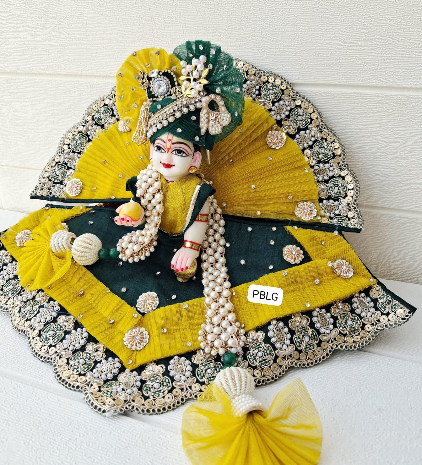 Heavy unique design poshak (2/6 no. Only )