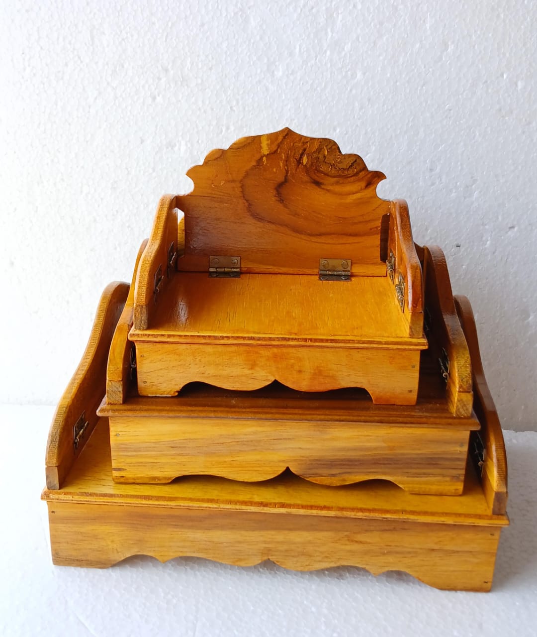 Foldable wooden Singhasan