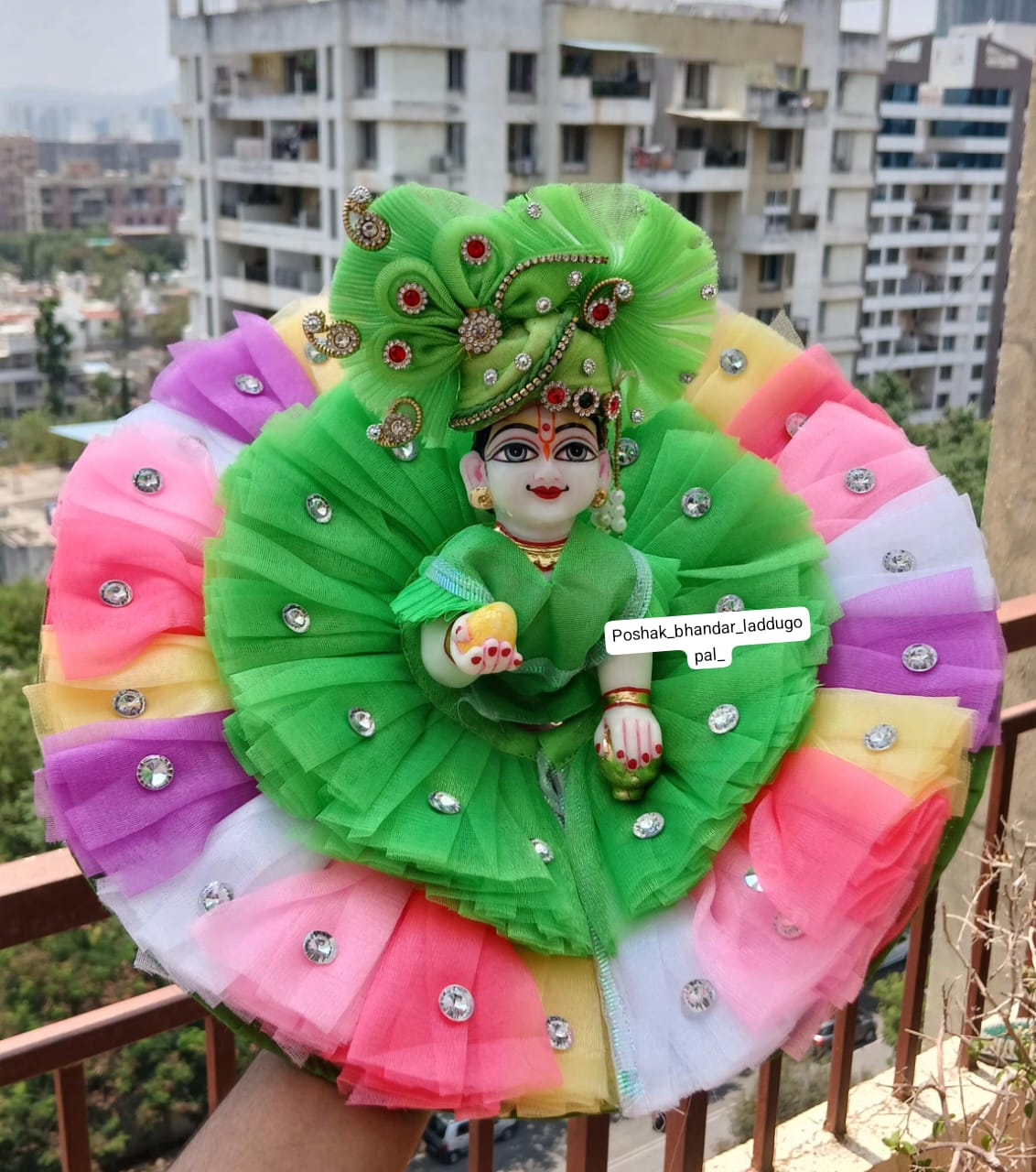 6  no. Heavy drees with pagdi