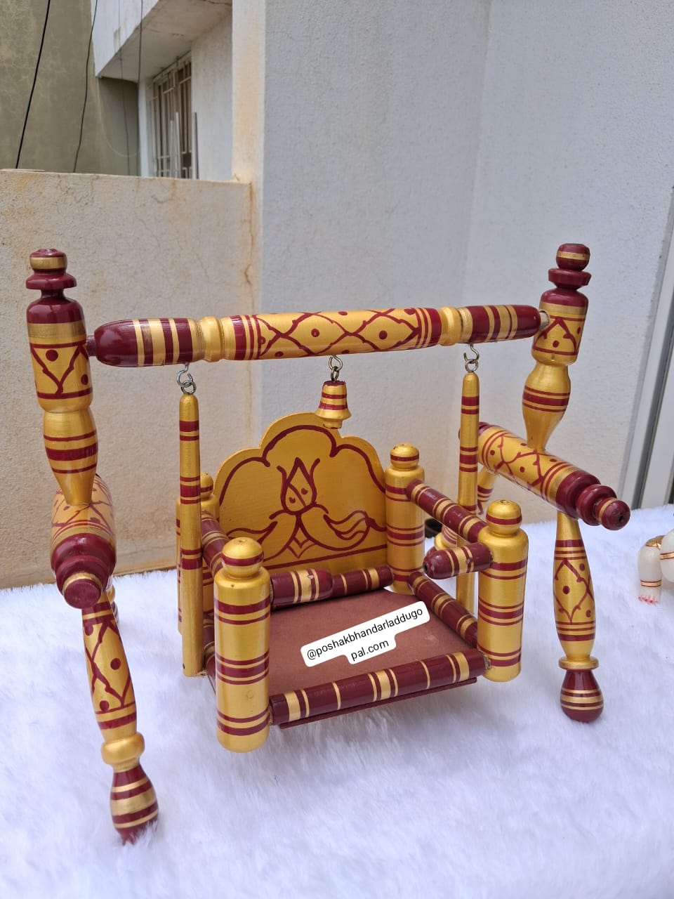 Wooden palna Hindola