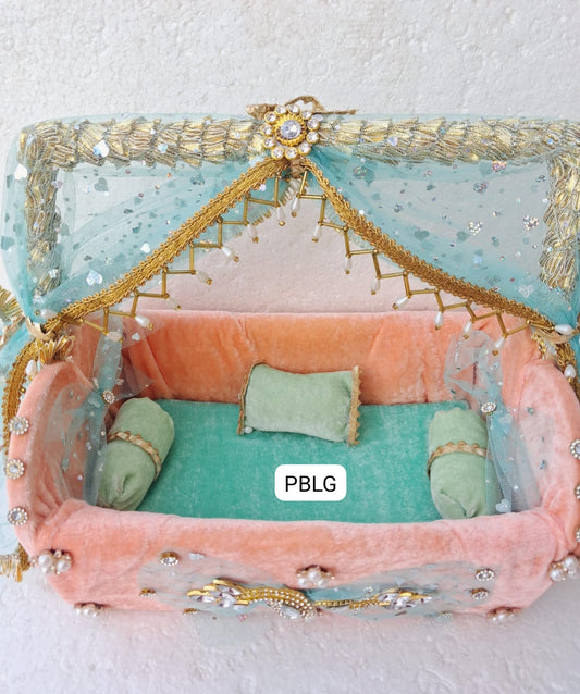 Travelling basket ( good quality)