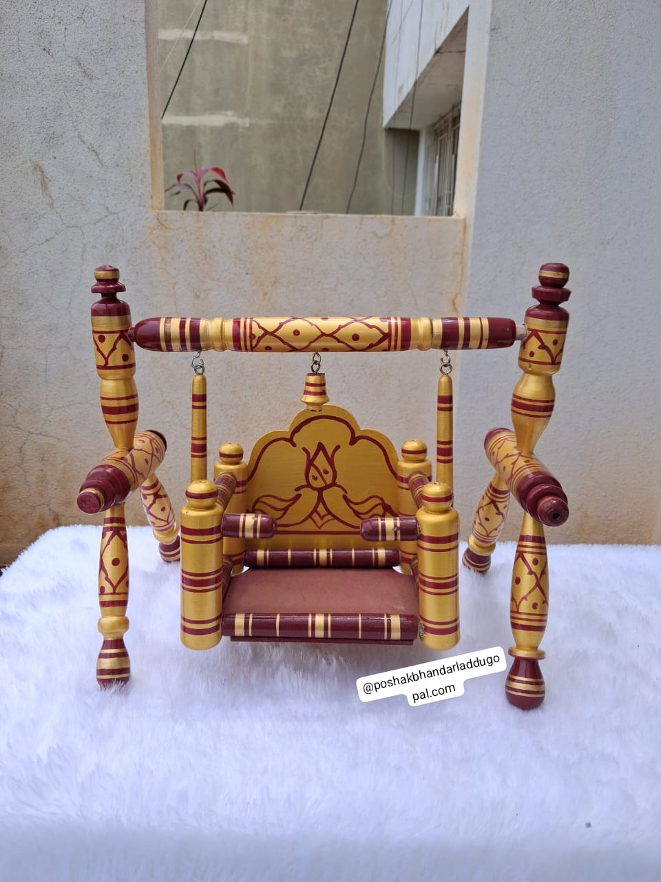 Wooden palna Hindola