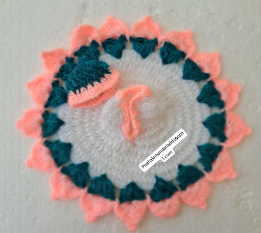 Woolen dress with cap