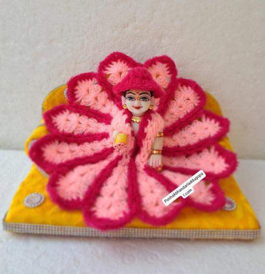 Woolen dress with cap