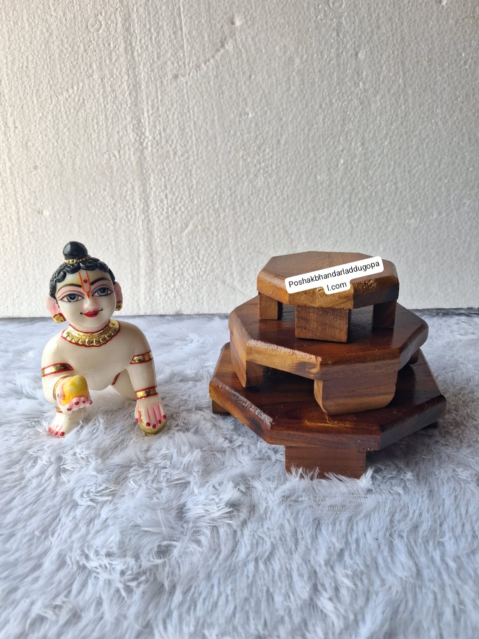 Circle wooden chowki