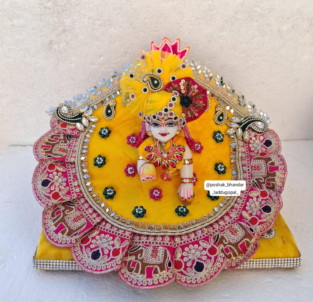 Heavy yellow poshak