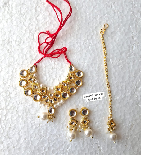 Beautiful heavy mala with earrings and maangtika