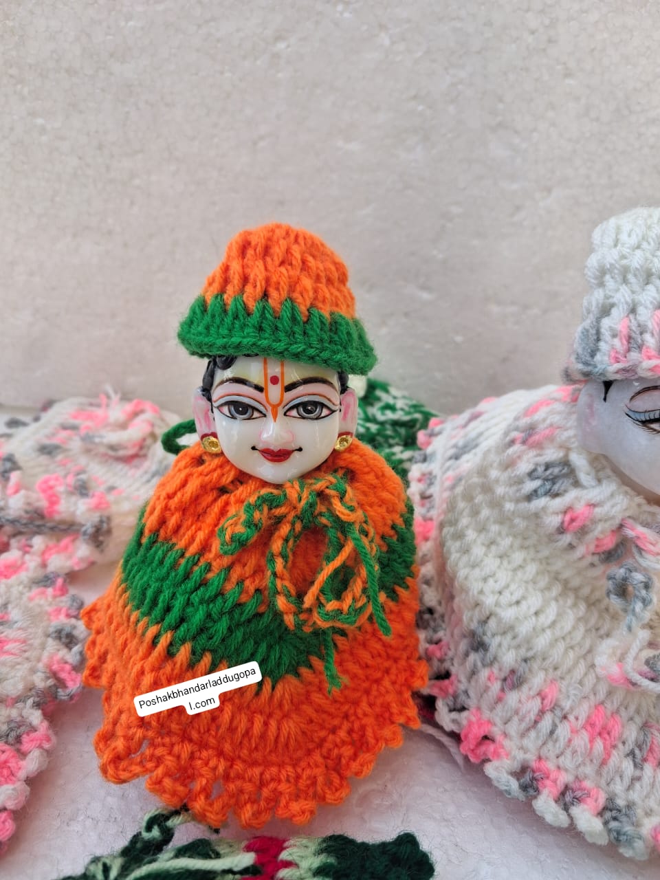 Woolen pounchu cap set
