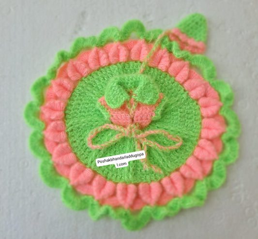 Woolen dress with cap