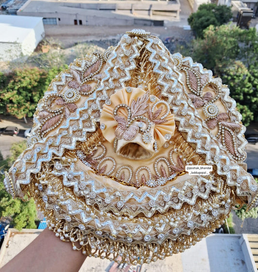 5 no. Only golden dress with pagdi
