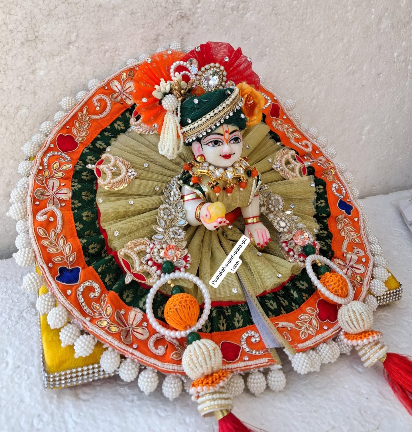 Manmohak poshak with pagdi and patka