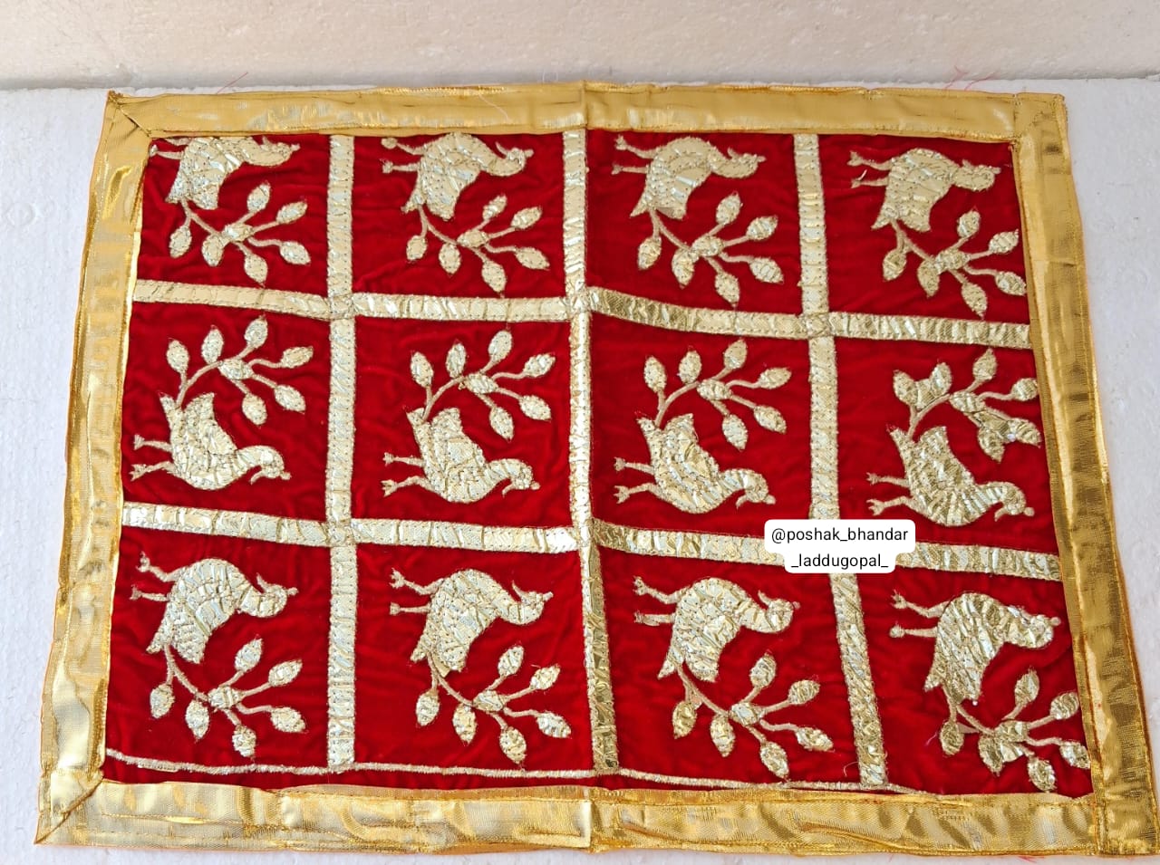 Velvet pichwai