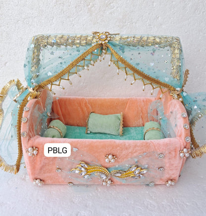 Travelling basket ( good quality)
