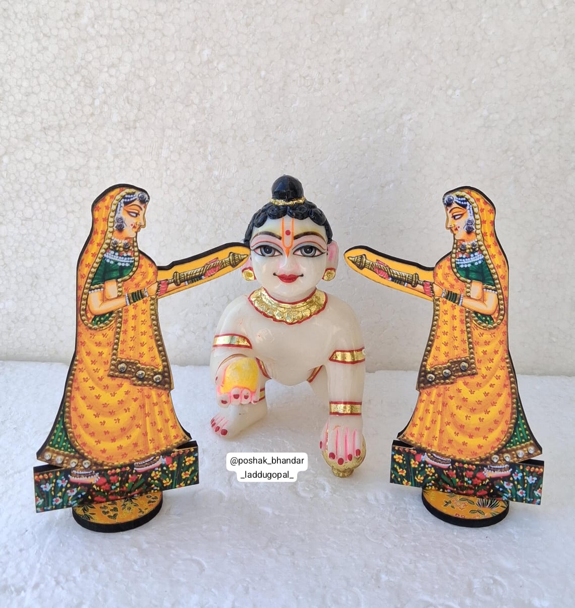 Sakhi with pichkari set