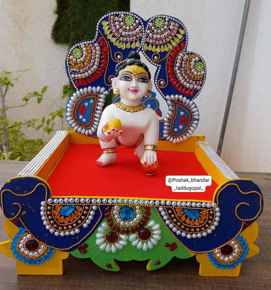 Handcrafted singhasan
