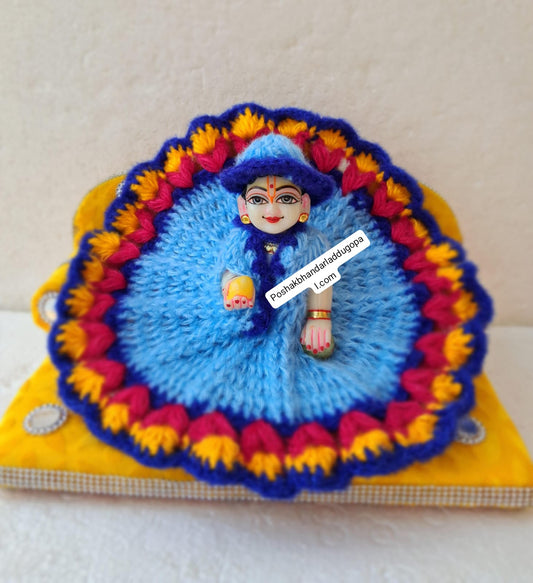 Woolen dress with cap