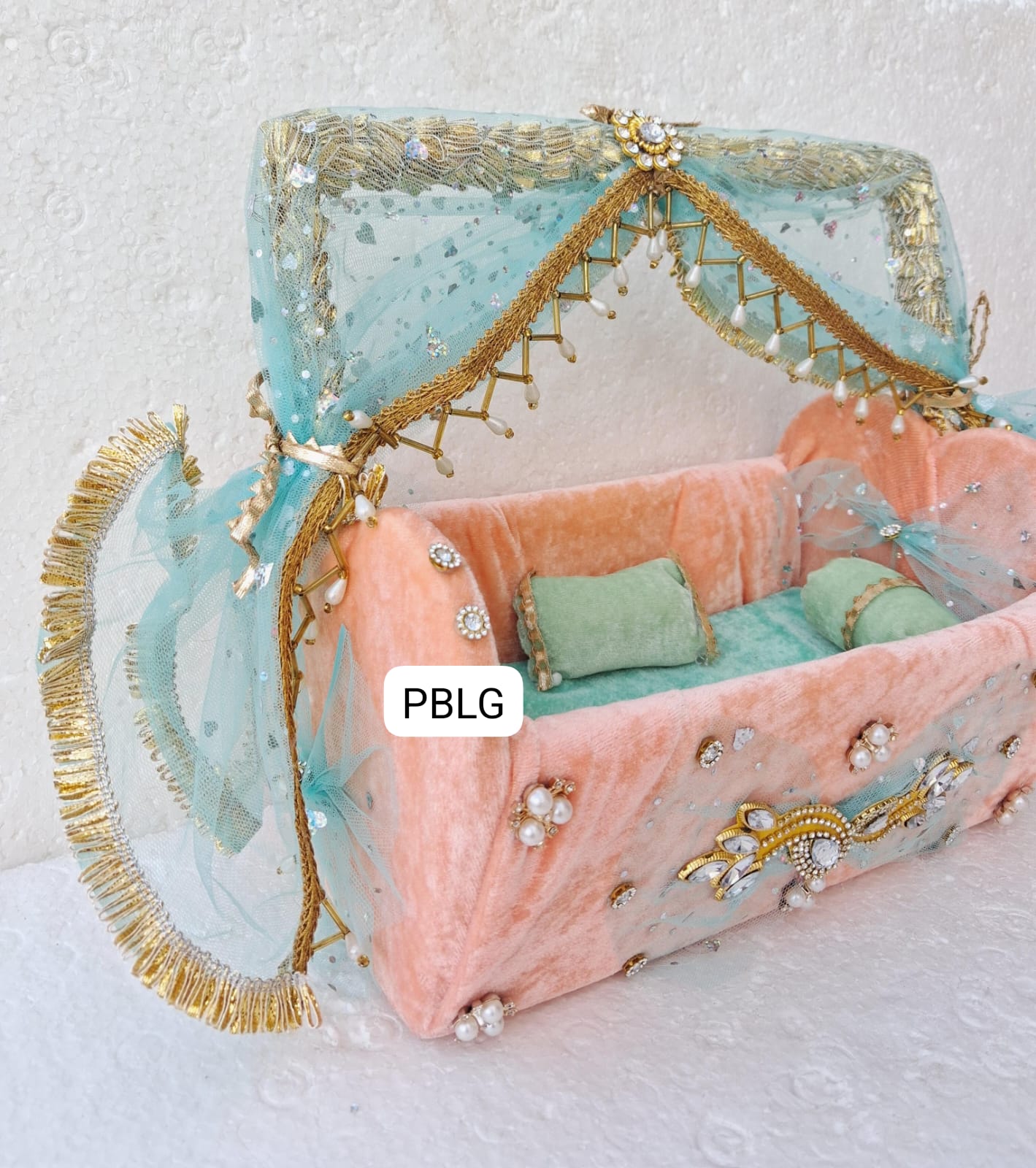 Travelling basket ( good quality)