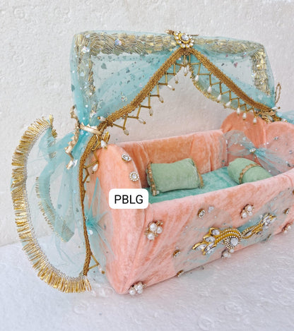 Travelling basket ( good quality)