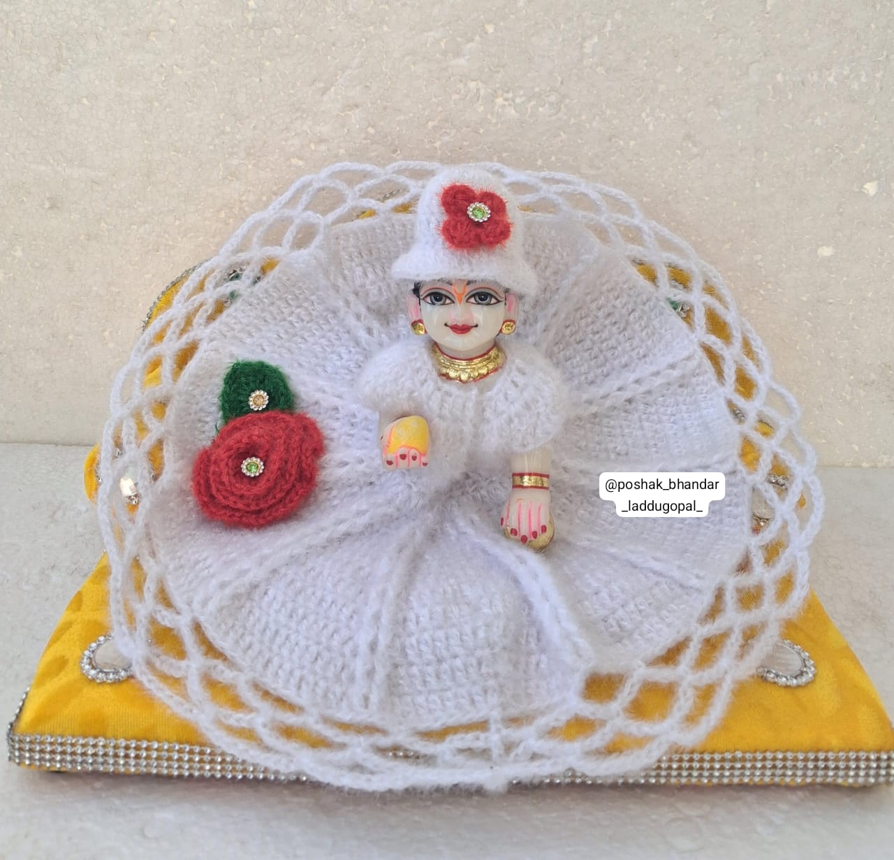 Rose patch Woolen dress with cap