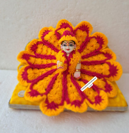 Woolen dress with cap