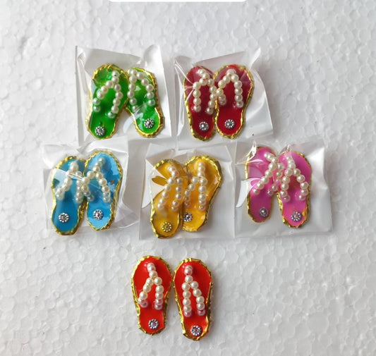 Slippers ( footwear )