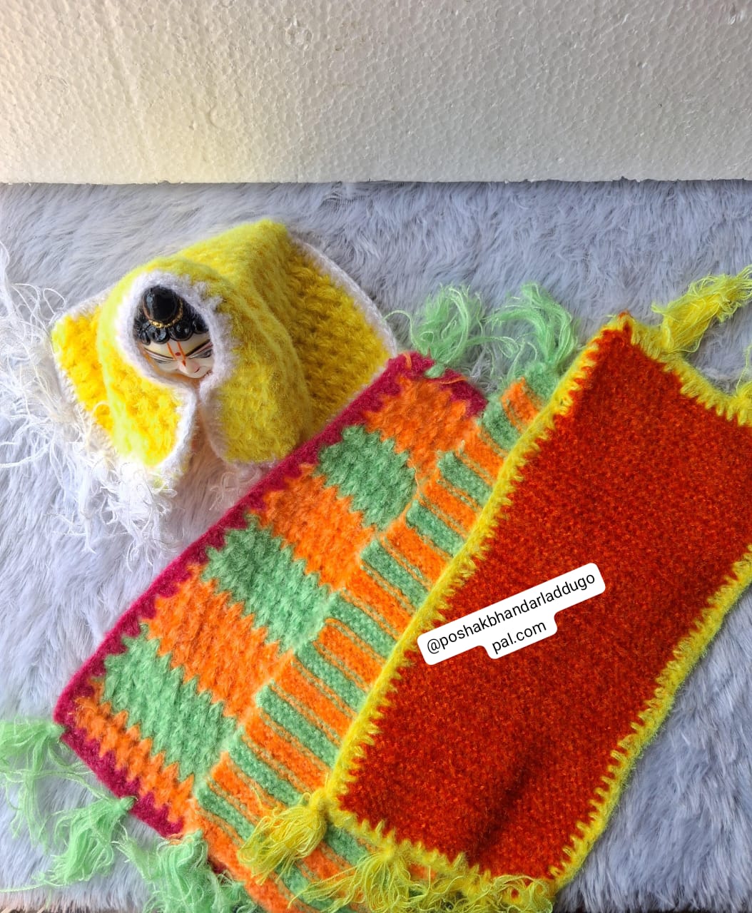 Woolen handnitted shawl